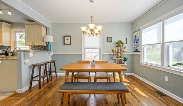 Plan A Trip To Georgia Aquarium In This Comfy 3BR