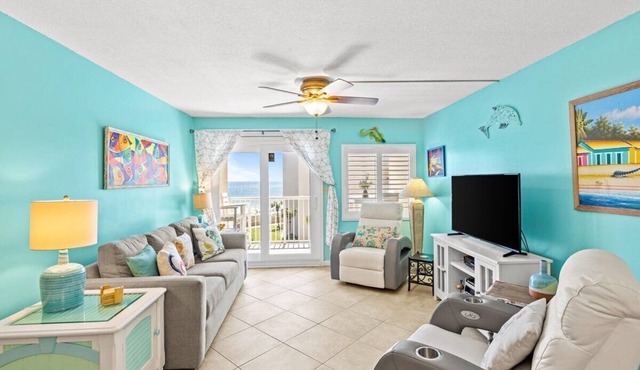Plan your next family vacation here! Great view on the beach from 514.