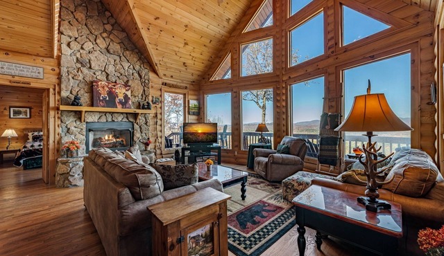 Plane View - Mountain View | Pet Friendly | Hot Tub | Pool Table | Screened Porch