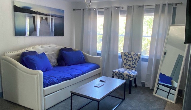 Plant MOOD2! FREE STREET PARKING & Wi-Fi!