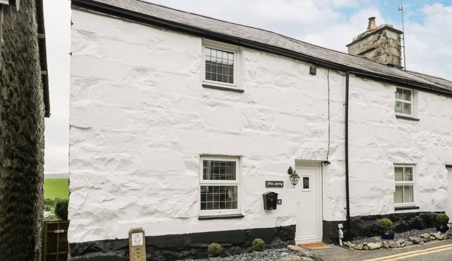 PLAS ARENIG, with open fire in Trawsfynydd