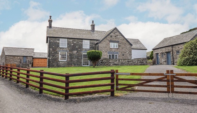 PLAS IOLYN, family friendly, with hot tub in Betws-Y-Coed