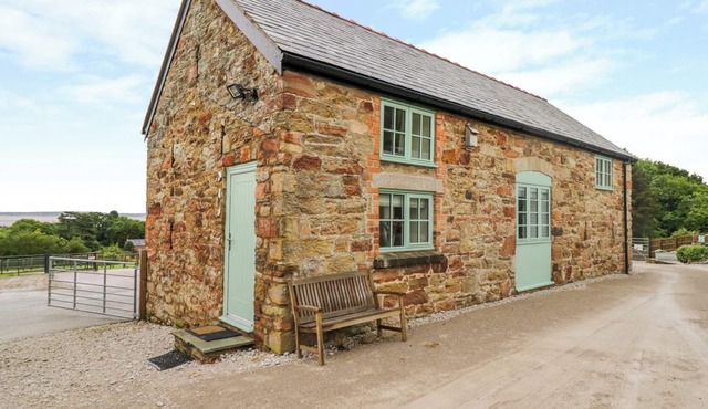PLAS TIRION COTTAGE, family friendly, with open fire in Mostyn