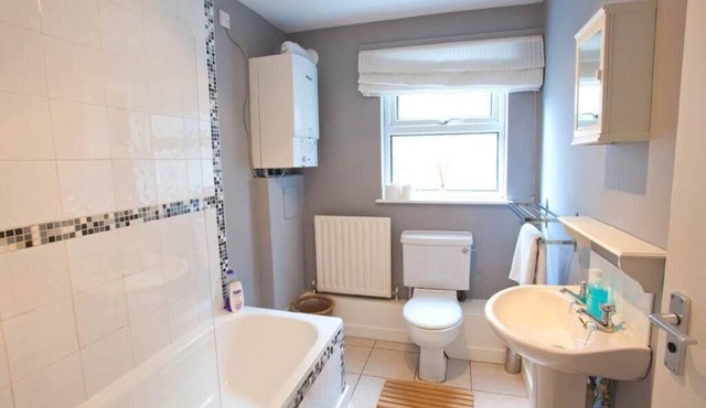 Plasturton Apartment by Switchback Stays