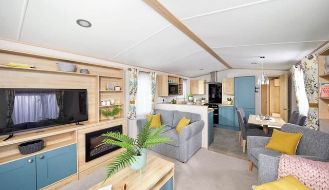 Platinum 2 Bed Caravan with Hot Tub No Pets Slp 4