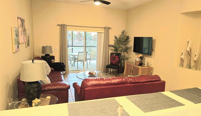 Platinum rated 2BR ground floor next to pool big screen TVs, Huge patio, wifi