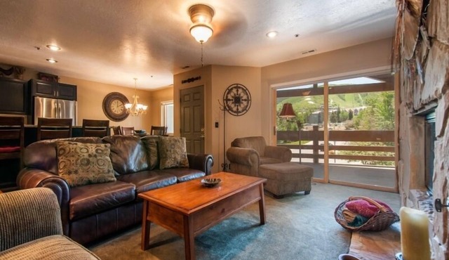 Platinum Rated 2BR Sleeps 7/8 Walk to the Slopes, Downtown. Location,Location!