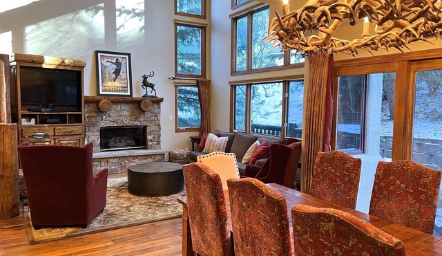 Platinum Rated Luxury Home-Easy Walk to Lift!