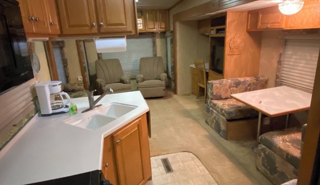 Platte - 37ft RV Camper in the Woods with Fire pit & Hot Tub Access