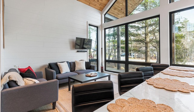 Play, dine and relax amongst the beauty of Georgian Bay and The Bruce Trail.