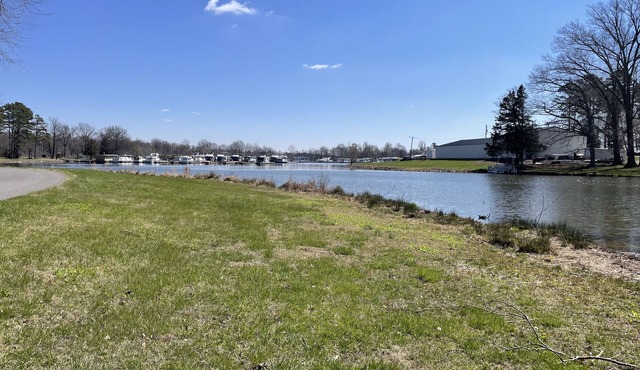 PLAY PORT MARINA. Eclipse Hot Spot. Lake front campsite. North Lot parking.