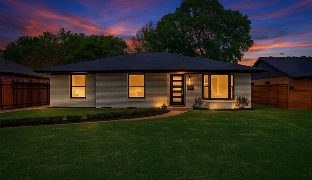 Play & Stay Dallas Home w/Gym + Gameroom + Wifi