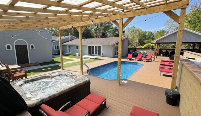 Play @ The Hideaway - hot tub, sauna, gymnasium