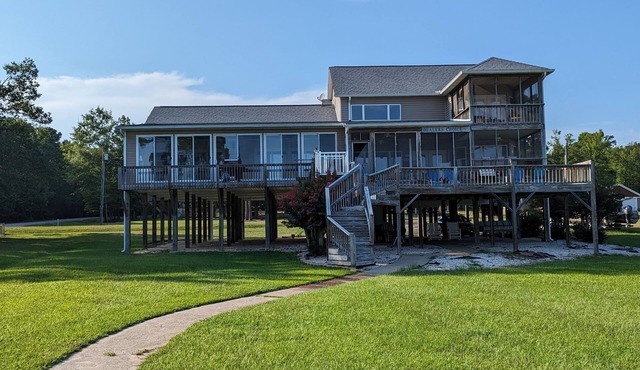 Play Your Cards Right and Book This Dealer’s Choice Lake House Today!