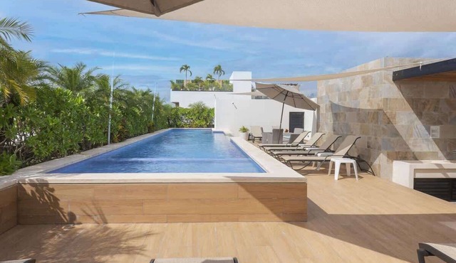 Playa del Carmen Apt: Pool, Backyard & Garage