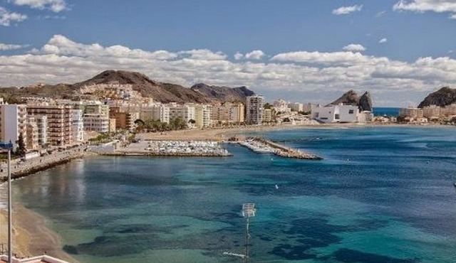 Playa Delicias, located next to the yacht club at 0. 8km from the center of Águilas. WIFI