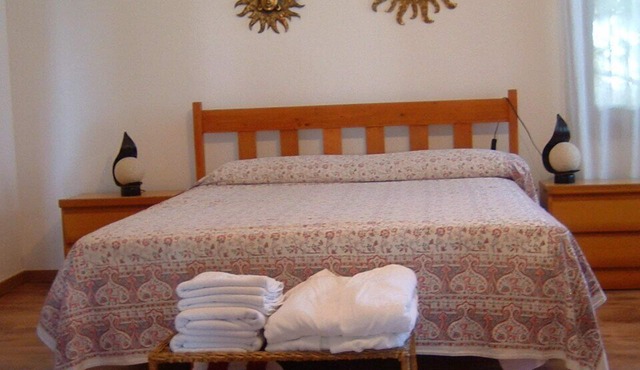 Playa la Mora, sea view, quiet, close to the beach, private garden & pool, dogs welcome