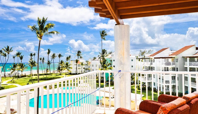 Playa Turquesa D-402 Premier Beachfront Ocean View with 50mbps Wifi