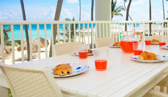 Playa Turquesa G-201 Premier Beachfront FRONTLINE Ocean View 100mbps Wifi