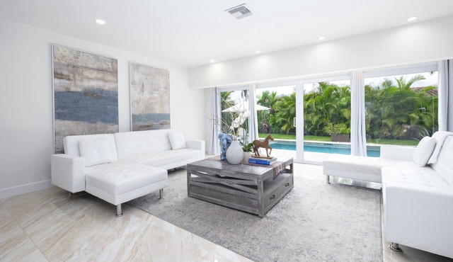Playa Zen South ~ Five Star, Upscale neighborhood, Lux 3/2, Pool, Dog Friendly
