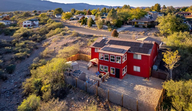 Playful 5-Bedroom Home in the Heart of the Valley!