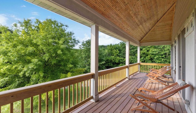 Playful Pines Retreat *hot tub* *arcade*