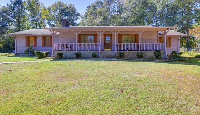 Playground & Grill: Pet-Friendly Griffin Getaway!