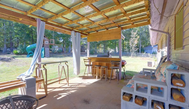 Playground & Grill: Pet-friendly Griffin Getaway!