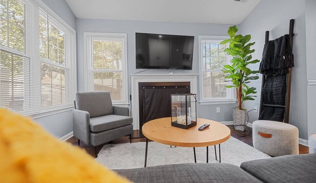 Playground | Kid & Pet Friendly!