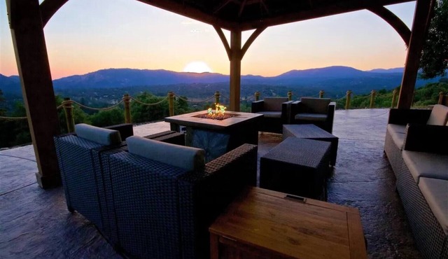 Playhouse near Yosemite, Views, Game Room, Hot Tub