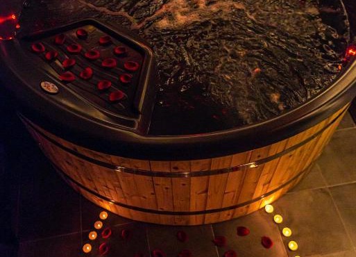 Playroom XXL Loft LOVE Room avec Espace spa Terrasse vue sur les toits Salle de jeux pour adultes Libourne centre 10 min de St Emilion Proche Bordeaux