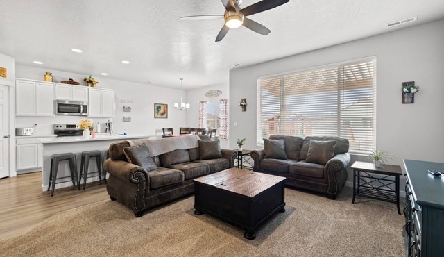 Playset- Family Friendly- Sleeps 10- BBQ