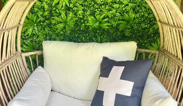 Playset-Outdoor Movies-Mini Golf-Hot tub-For kids of all ages!