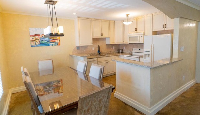 Plaza 2700 Luxury Beach Suites