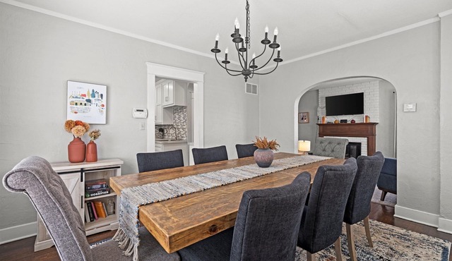 Plaza Corner - Walkable to the Plaza & UMKC + Parking