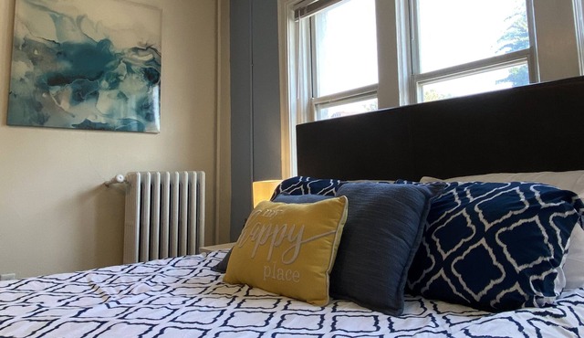 🔹Plaza-Cozy Studio- Queen Bed- Fiber WiFi-Coffee🔹