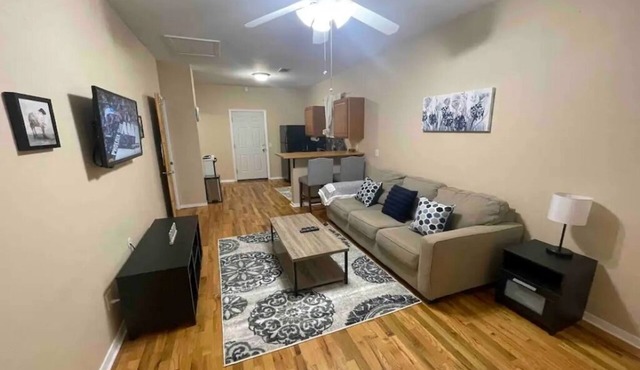 Plaza District - Cozy & Clean 1 Bedroom Homenn