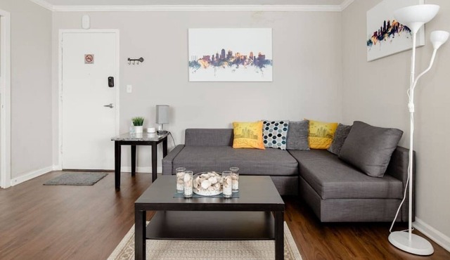 Plaza One Bedroom w/ in unit laundry & Gym/Pool