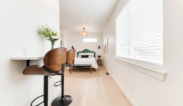 Plaza Penthouse w/Rooftop Terrace - a 5 min. walk to the historic Plaza District