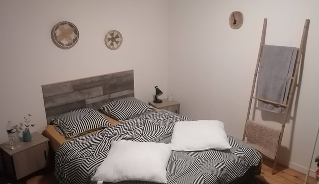 PLEASANT TOWN HOUSE WITH FIREPLACE AND GARDEN, 2 MINUTES FROM THE BEACH
