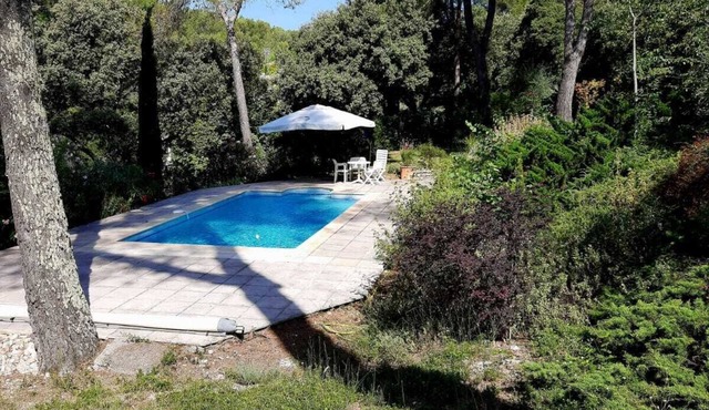 Pleasant villa with swimming pool and large garden in periphery of Montpellier