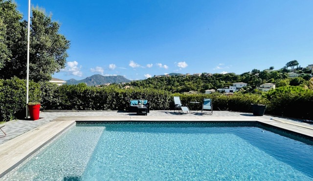 Pleasant new luxury house, between beaches and hinterland