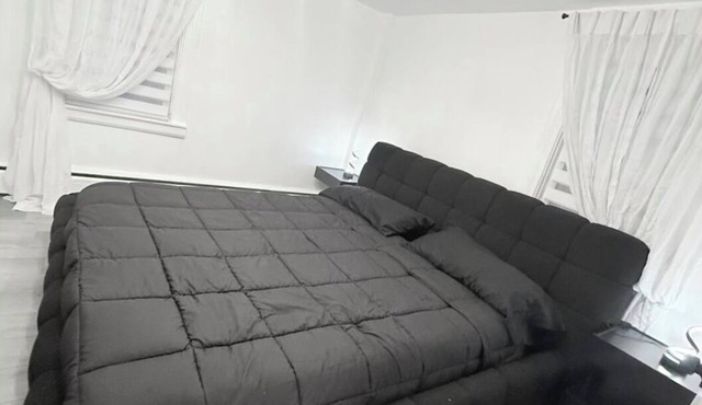 Pleasant 1-bedroom apartment with AC in downtown Providence