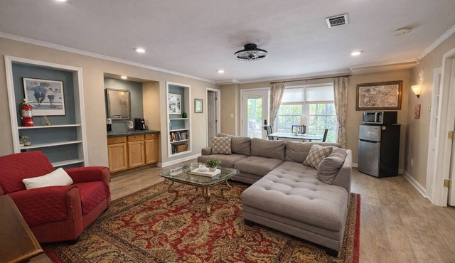 Pleasant 1-bedroom apartment with AC in vibrant high end neighborhood.