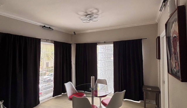 Pleasant 2-bedroom apartment with AC in Beverly Hills Near Rodeo Dr.