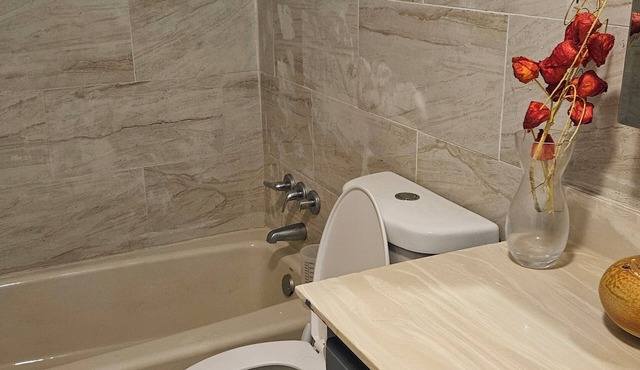 Pleasant 2-bedroom house with AC in vibrant Melbourne