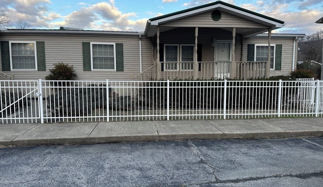 Pleasant 2-bedroom condo with AC in charming Prestonsburg.