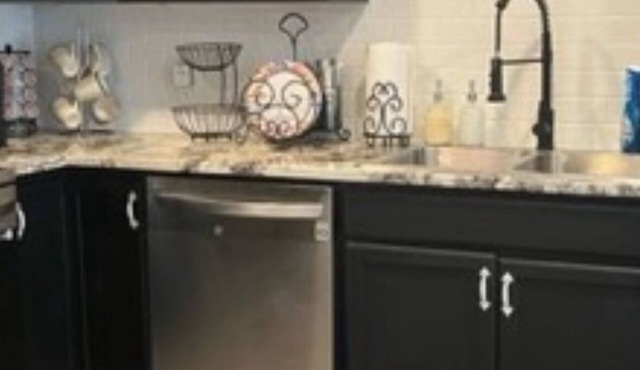 Pleasant 2-bedroom apartment fully furnished and ready to be lived in!
