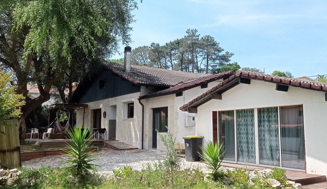 Pleasant 200m2 house with jacuzzi, 5 min beach