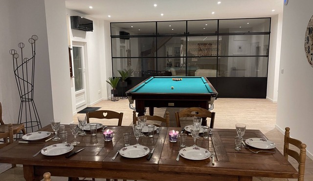Pleasant 240m2 gîte with billiards, table soccer, pétanque court